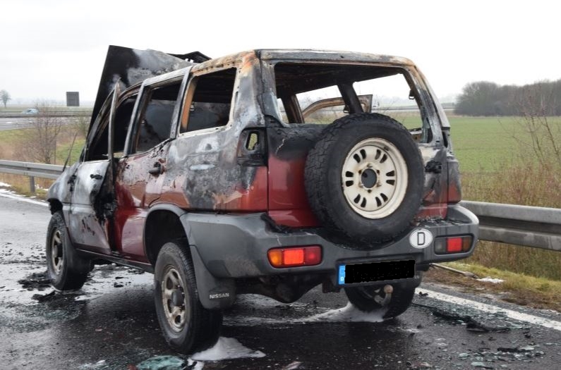 Raub Autobahn Gützkow Terrano ausgebrannt